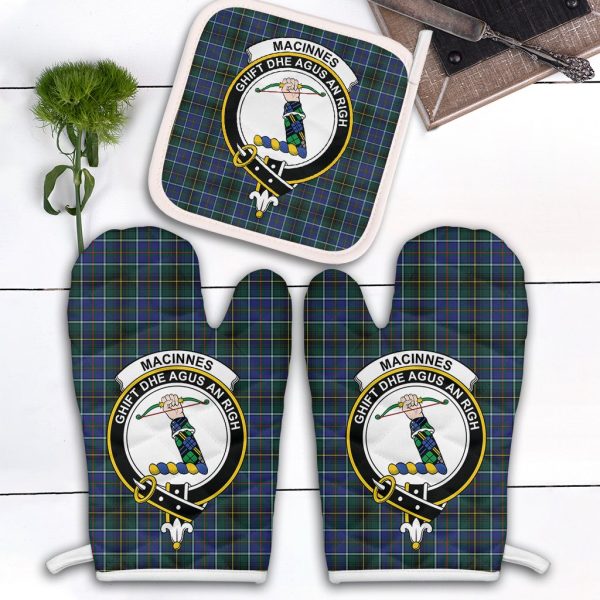 MacInnes Modern Tartan Crest Oven Mitt And Pot Holder (2 Oven Mitts + 1 Pot Holder) For Sale