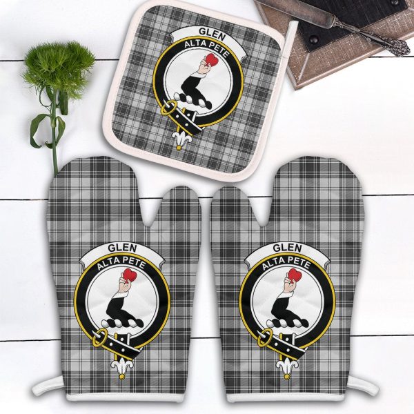 Glen Tartan Crest Oven Mitt And Pot Holder (2 Oven Mitts + 1 Pot Holder) Hot on Sale