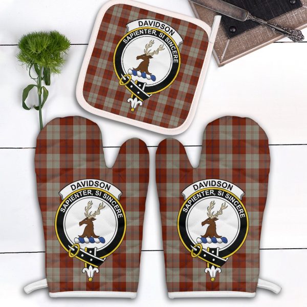 Davidson Dress Dancers Tartan Crest Oven Mitt And Pot Holder (2 Oven Mitts + 1 Pot Holder) Hot on Sale
