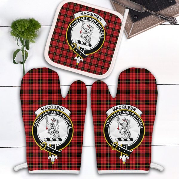MacQueen Modern Tartan Crest Oven Mitt And Pot Holder (2 Oven Mitts + 1 Pot Holder) For Sale